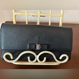 Salvatore Ferragamo black long snap wallet.
Excellent condition.